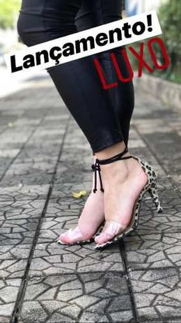 sandalia estampa onça