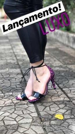 sandalia estampa onça