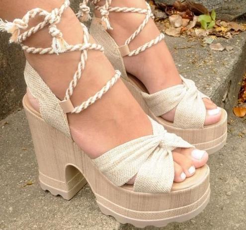 Sandália tratorada bege - Dinny Stillus - Sandália Feminina - Magazine Luiza