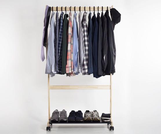 Sapateira Prateleira Preto com Arara Cabideiro Para Roupas Rodinhas e Regulagem de Altura - Lupedecor é ruim? Sapateira Prateleira Preto com Arara Cabideiro Para Roupas Rodinhas e Regulagem de Altura - Lupedecor é boa?