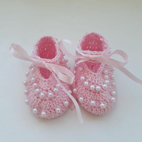 Sapatinho de crochê para bebê - cor de rosa com mini pérolas brancas -  Artes da Cecil - Sapatinho de Bebê - Magazine Luiza