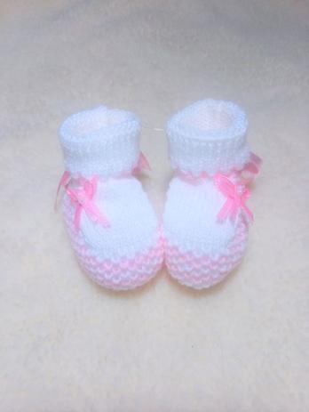 SAPATINHOS DE TRICÔ PARA BEBÊ LCB0008 Branco\\Rosa Tamanho RN - Le Catito -  Sapatinho de Bebê - Magazine Luiza