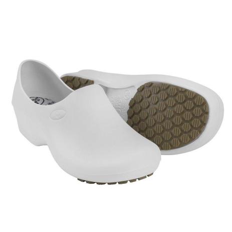 Tradicional Woman - Sticky Shoes