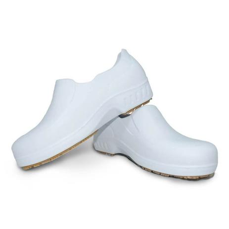 sapato branco de borracha
