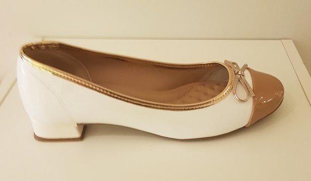 Sapato Beira Rio Salto Baixo Forrado Verniz Premium Branco/Nude/Ouro Rosado  - 4192205 - Outros Moda e Acessórios - Magazine Luiza