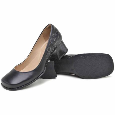 sapato bico quadrado feminino