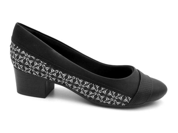 Sapato ComfortFlex Com Fivela Dourada Textura Tressê Nude