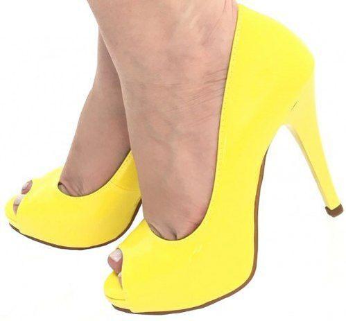 sapato amarelo feminino