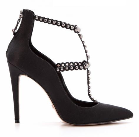 sapato scarpin com tachas