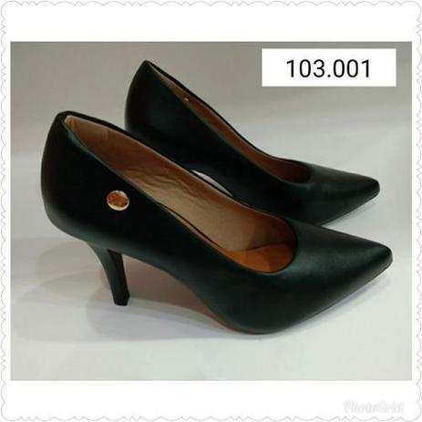 sapato bico fino alto