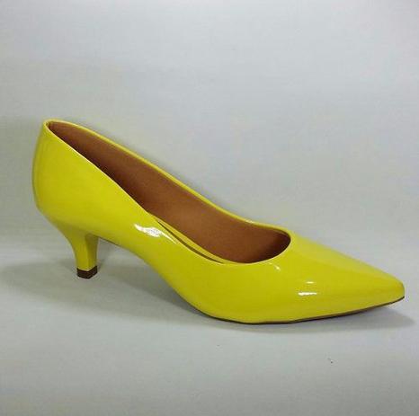 scarpin salto baixo amarelo