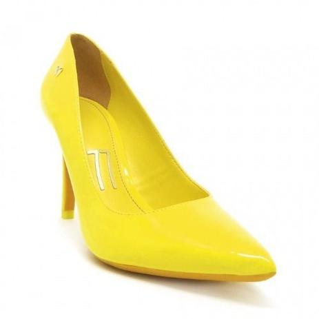 scarpin amarelo verniz