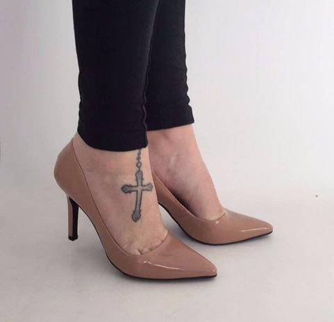 scarpin bico fino nude