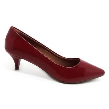 scarpin bico fino salto baixo
