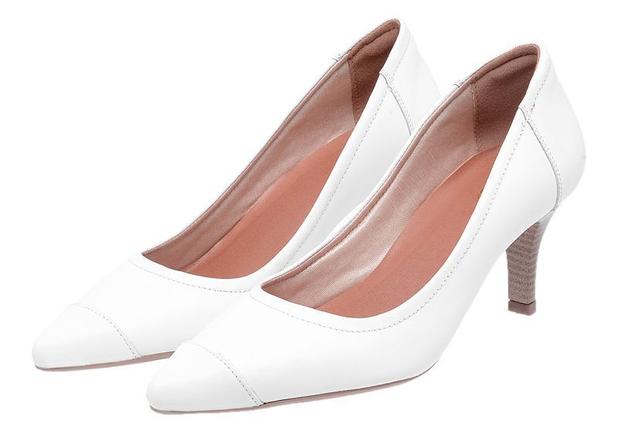 scarpin branco salto medio