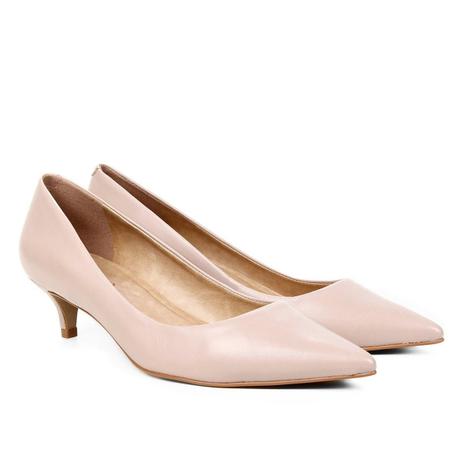 scarpin couro salto baixo