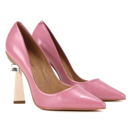 scarpin couro carrano