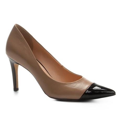 scarpin couro salto alto