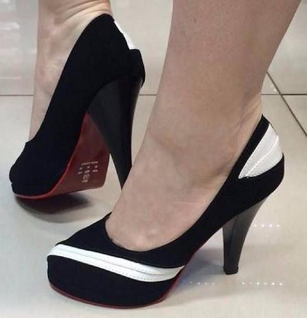 scarpin preto e branco salto medio