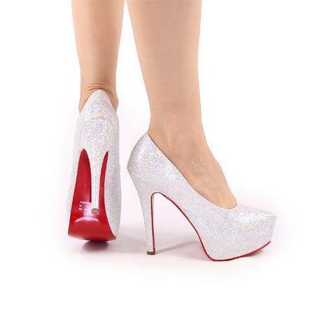 scarpin prata meia pata