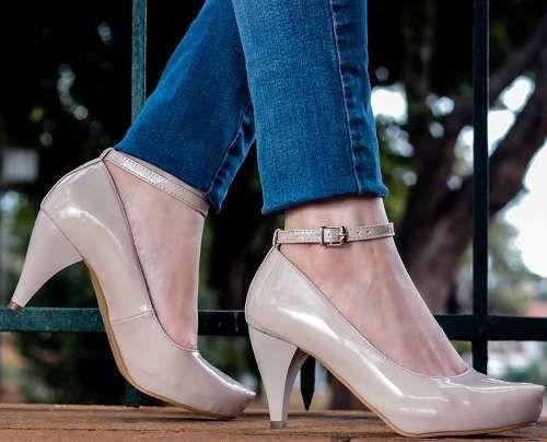 scarpin bege salto medio