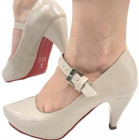 salto boneca nude