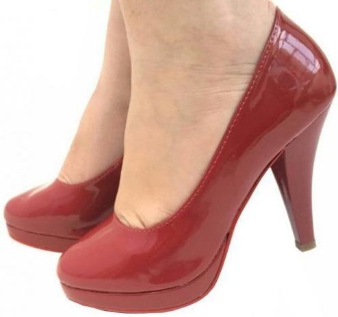 scarpin vermelho bico redondo