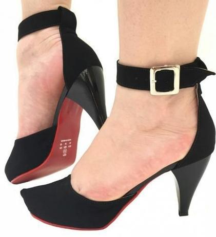 scarpin preto com tornozeleira