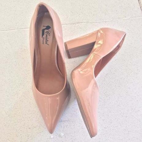 scarpin nude salto alto