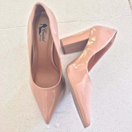 scarpin nude salto fino