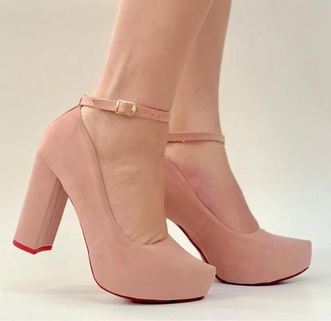 scarpin camurça nude