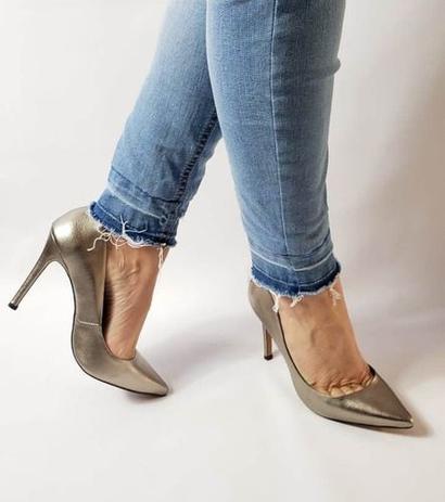 scarpin prata salto alto