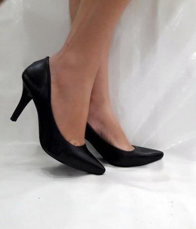 scarpin preto salto fino