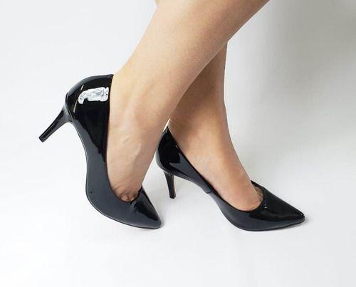 scarpin preto bico fino salto agulha
