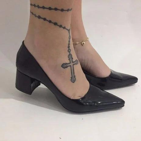 scarpin verniz salto grosso