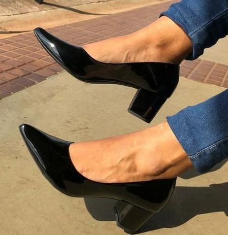 scarpin preto verniz salto medio