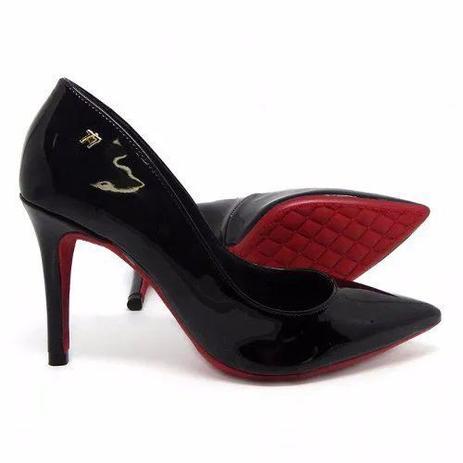 scarpin com solado vermelho