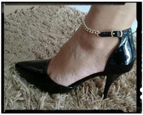 scarpin com corrente