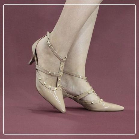 scarpin salto baixo nude