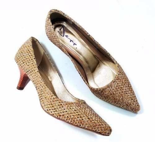 scarpin salto madeira