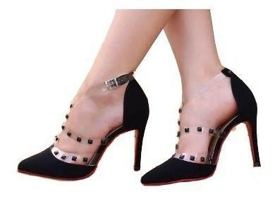 scarpin preto com tachas