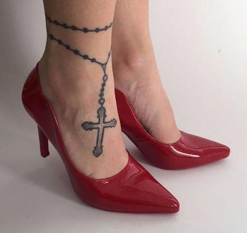 scarpin vermelho escuro