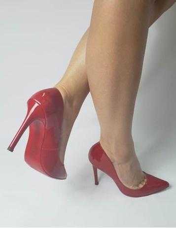 scarpin vermelho salto fino