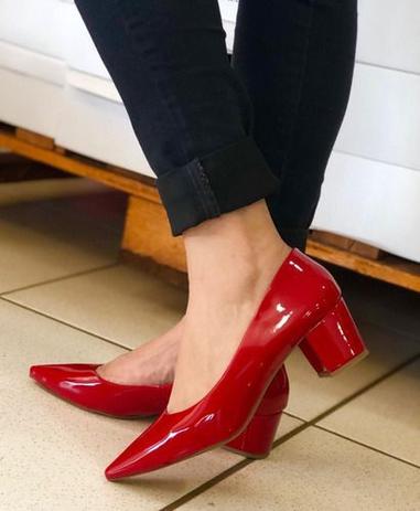 scarpin vermelho salto médio