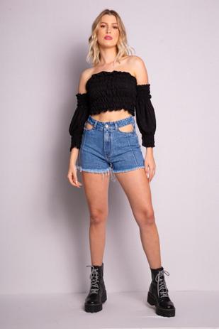 short jeans bolso vazado