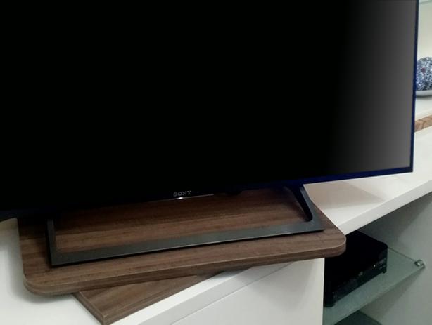 Suporte de Mesa Giratório 360 para TV de até 50” - Versati - Formalivre Menor preço em Suporte de Mesa Giratório 360 para TV de até 50” - Versati - Formalivre