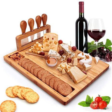 Tábua para frios e queijo com jogo 4 Utensílios Para Queijo, Facas Espátula Garfo Porção - Art Linda Decor Menor preço em Tábua para frios e queijo com jogo 4 Utensílios Para Queijo, Facas Espátula Garfo Porção - Art Linda Decor