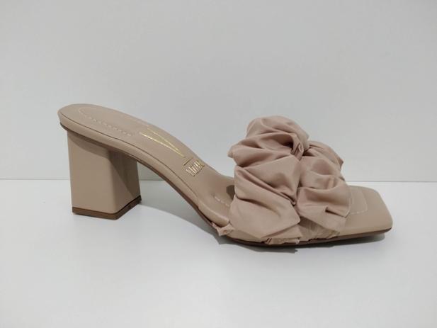Tamanco Vizzano 6455.103 Bege Verão 2022 Tira Cetim Salto Bloco - Moda  Feminina - Magazine Luiza