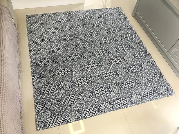 Tapete 1,00 X 1,40 Sala Quarto Escritório Porcelanato Azul C2P20 - Tapetes junior é boa?