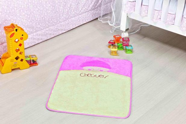Tapete Antiderrapante FORMATO BEBE CHEGUEI - ROSA 0,68x0,48 - Guga tapetes Menor preço em Tapete Antiderrapante FORMATO BEBE CHEGUEI - ROSA 0,68x0,48 - Guga tapetes